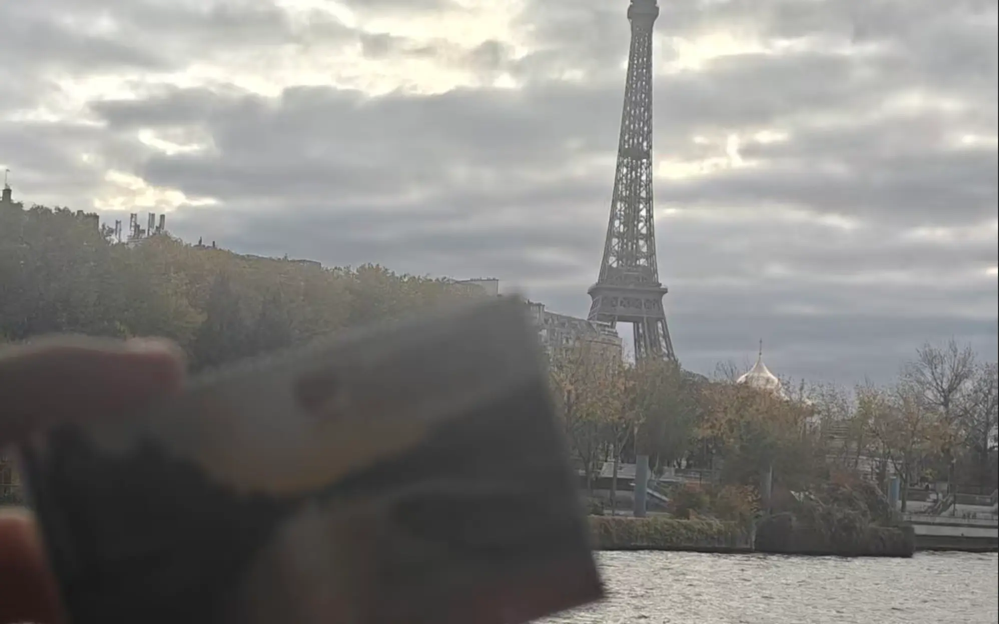 巴黎行（上海飞巴黎机上生活） cover